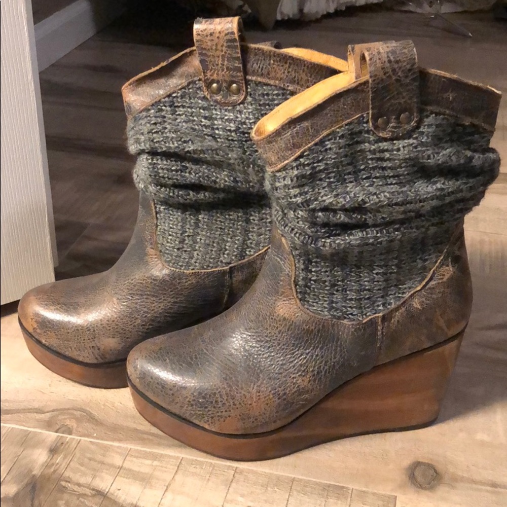 Super cute Bed Stu wedge bootie in brown